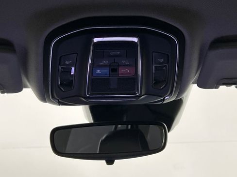 Used 2024 Jeep Grand Cherokee Limited w/ Black Appearance Package image 25