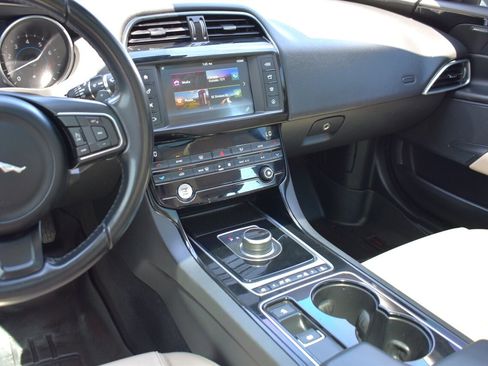 Used 2017 Jaguar XE Premium RWD image 19