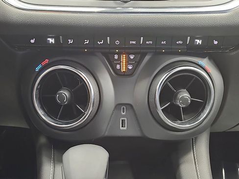Used 2025 Chevrolet Blazer LT FWD image 23