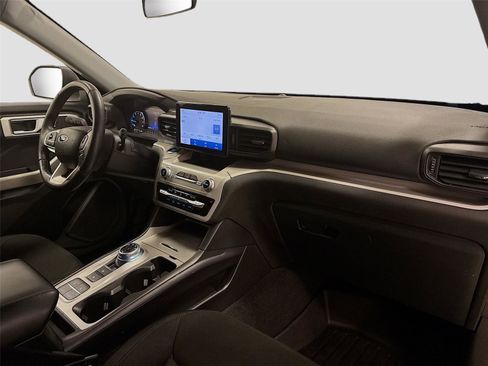 Used 2023 Ford Explorer XLT image 27