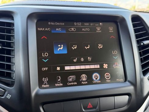 Used 2015 Jeep Cherokee Limited w/ Luxury Group FWD image 15