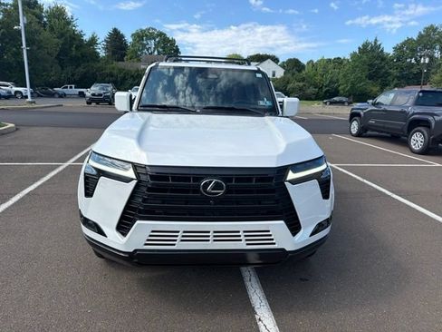 Used 2025 Lexus GX 550 w/ Accessory Package (2T) AWD/4WD image 2