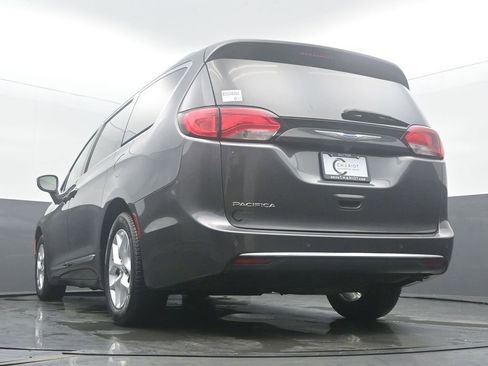 Used 2018 Chrysler Pacifica Touring-L Plus w/ Tire & Wheel Group image 49