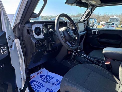 Used 2024 Jeep Wrangler Willys image 33
