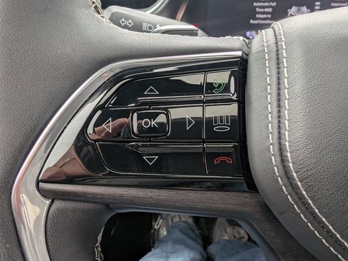 Used 2023 Jeep Grand Cherokee Overland w/ Luxury Tech Group IV image 29