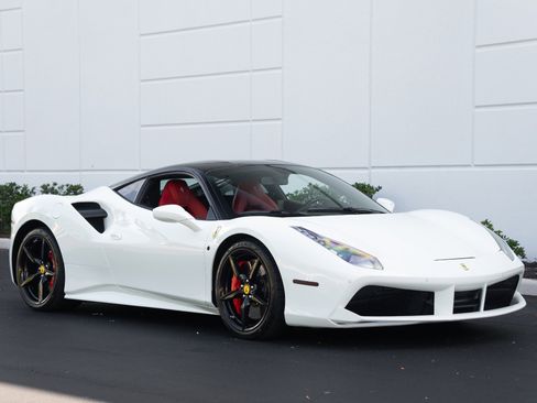 Used 2017 Ferrari 488 GTB RWD image 3
