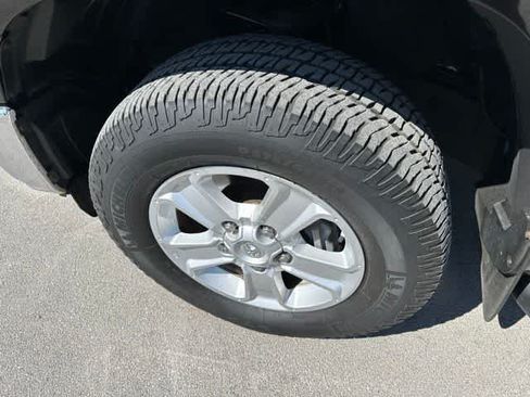 Used 2017 Toyota Tundra SR5 w/ SR5 Upgrade Package AWD/4WD image 3