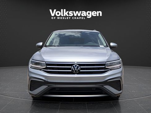 Used 2024 Volkswagen Tiguan SE FWD image 3