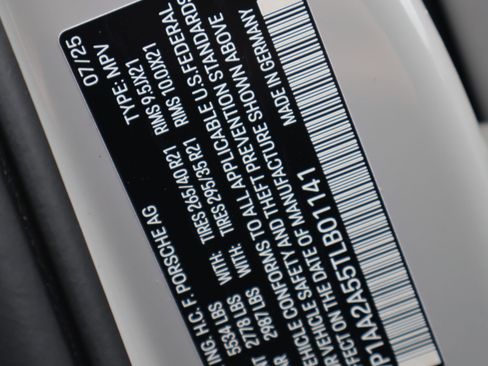 Certified 2026 Porsche Macan AWD/4WD image 32