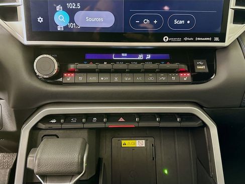 Certified 2024 Toyota Sequoia Platinum image 15