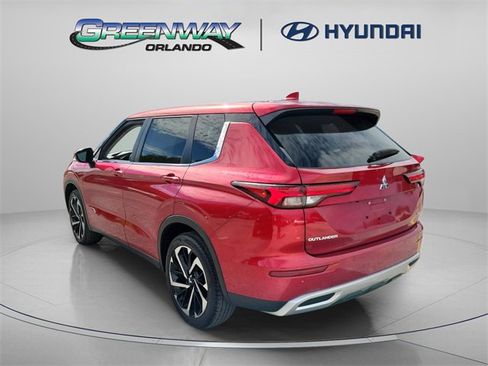 Used 2024 Mitsubishi Outlander image 3