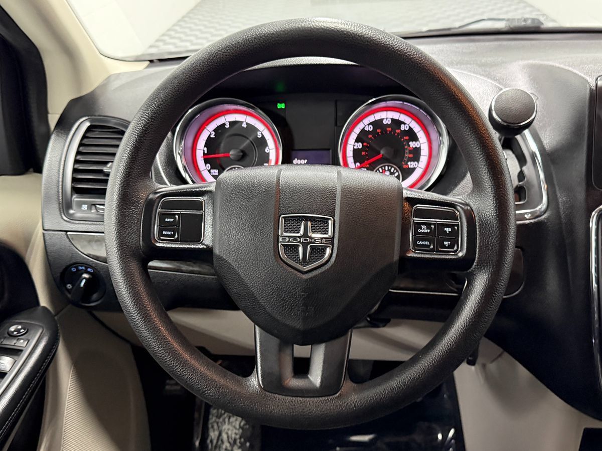 Used 2019 Dodge Grand Caravan SE FWD image 16
