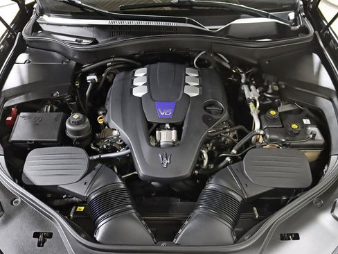 Used 2017 Maserati Levante S image 38