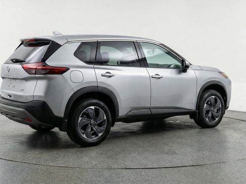 Used 2025 Nissan Rogue SV image 9