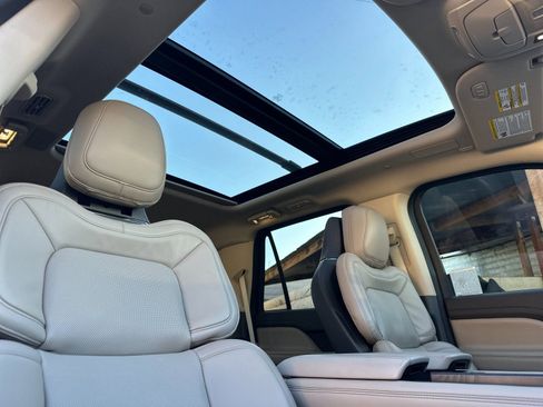 Used 2024 Lincoln Navigator Reserve image 18