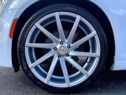 Used 2018 Chrysler 300 Touring w/ Sport Appearance Package image 8