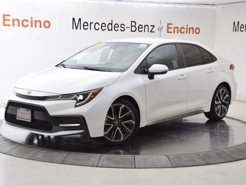 Used 2020 Toyota Corolla SE image 2