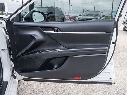 Used 2021 Toyota Camry SE FWD image 12