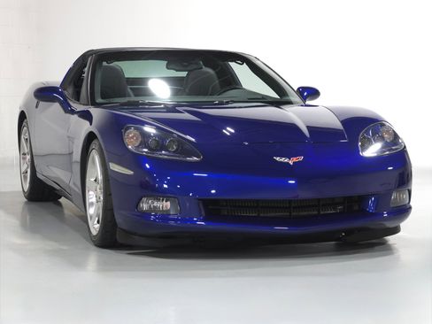 Used 2006 Chevrolet Corvette Coupe w/ Preferred Equipment Group RWD image 42