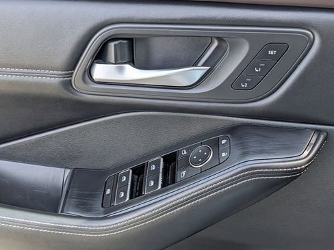 Used 2023 Nissan Rogue SL w/ SL Premium Package image 25