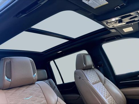 Used 2021 Cadillac Escalade ESV Premium Luxury RWD image 13