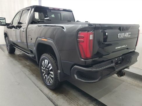 Used 2024 GMC Sierra 3500 Denali Ultimate AWD/4WD image 3