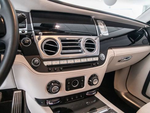 Used 2018 Rolls-Royce Ghost image 30