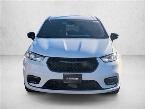 New 2026 Chrysler Pacifica Select image 6