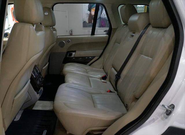Used 2017 Land Rover Range Rover HSE AWD/4WD image 13