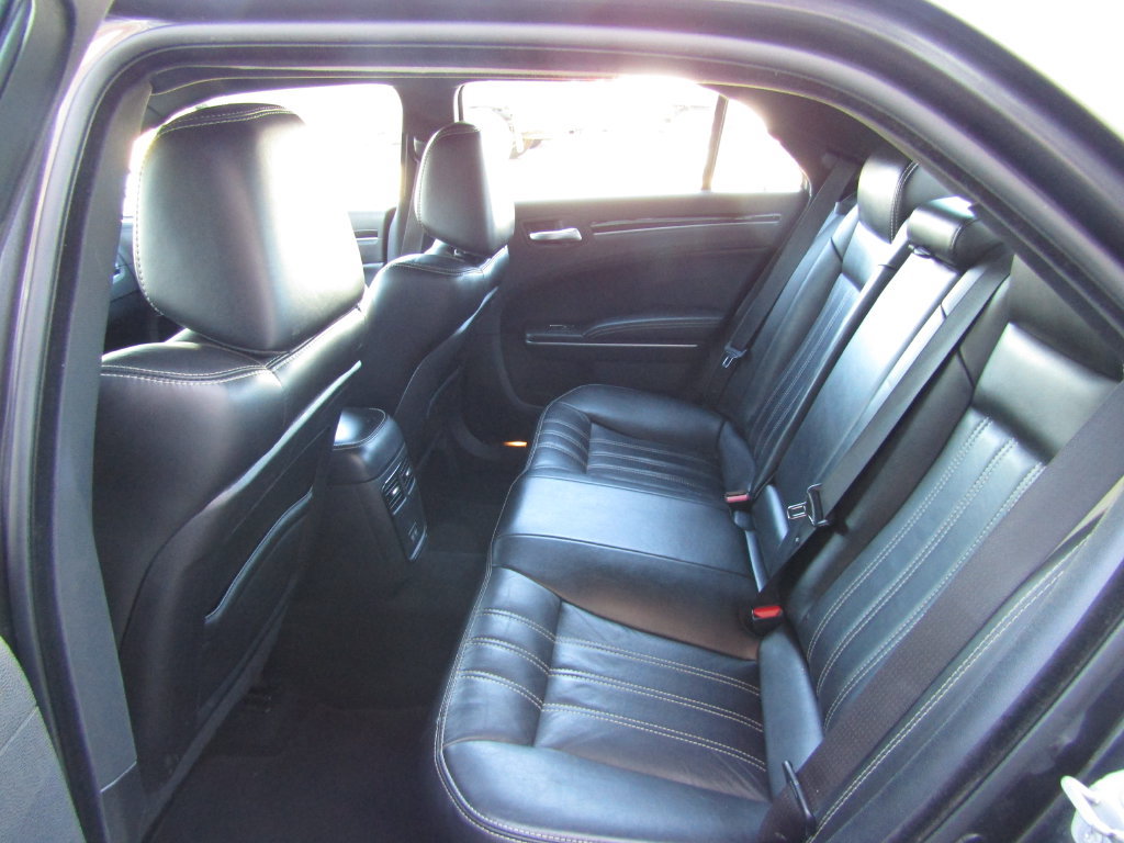Used 2019 Chrysler 300 S AWD/4WD image 28
