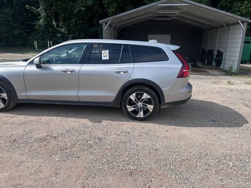 Used 2025 Volvo V60 B5 Cross Country Plus AWD/4WD image 12