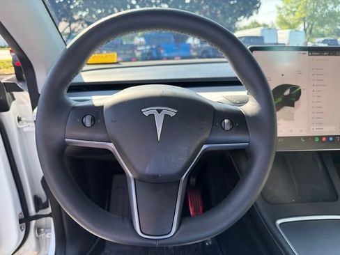 Used 2024 Tesla Model Y Long Range RWD image 12