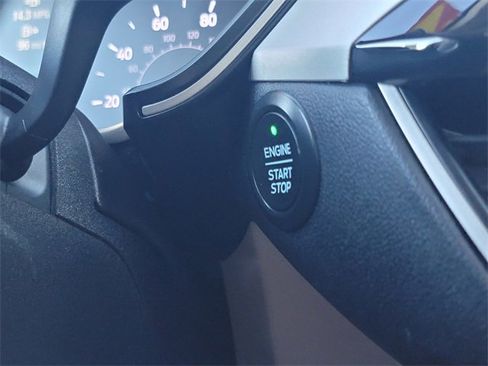 Certified 2020 Ford Escape SE image 25