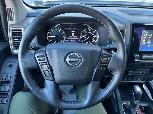 Used 2023 Nissan Frontier SV w/ SV Convenience Package image 2