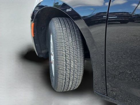 Certified 2024 Chrysler Pacifica Touring-L image 40