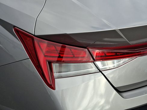 Certified 2024 Hyundai Elantra SEL w/ Convenience Package image 10