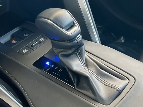 Certified 2024 Toyota Venza LE image 25