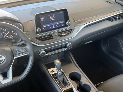 Used 2025 Nissan Altima 2.5 SV FWD image 16
