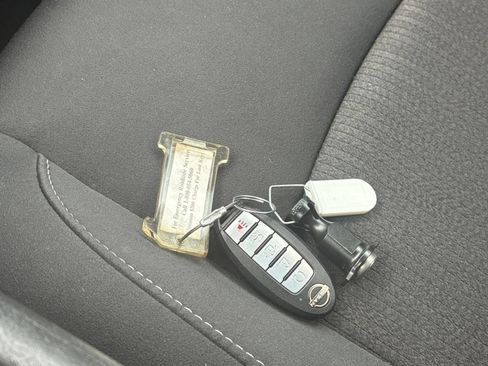 Used 2025 Nissan Altima 2.5 SV FWD image 15