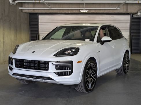 New 2025 Porsche Cayenne Turbo image 1