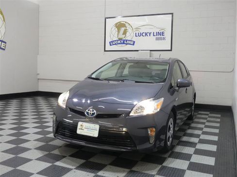 Used 2015 Toyota Prius Four FWD image 4