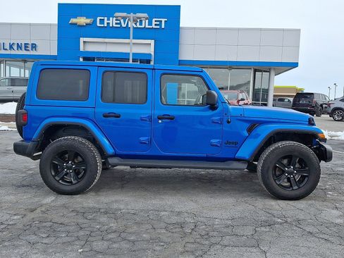 Used 2021 Jeep Wrangler Unlimited Sahara AWD/4WD image 7