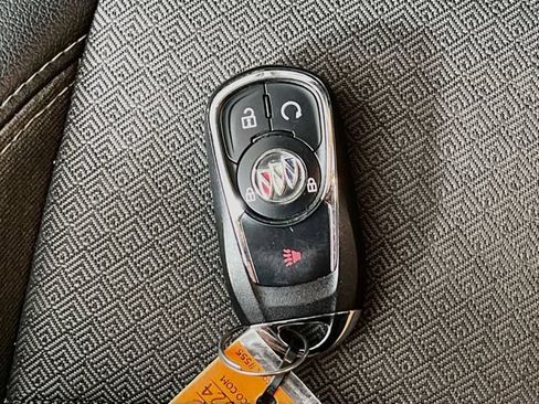 Used 2021 Buick Encore GX Preferred w/ Cold Weather Comfort Package FWD image 9