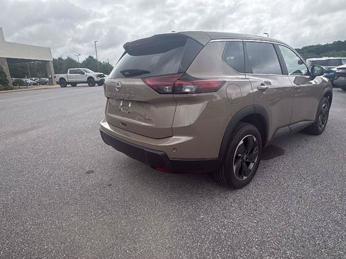 Used 2025 Nissan Rogue SV AWD/4WD image 4