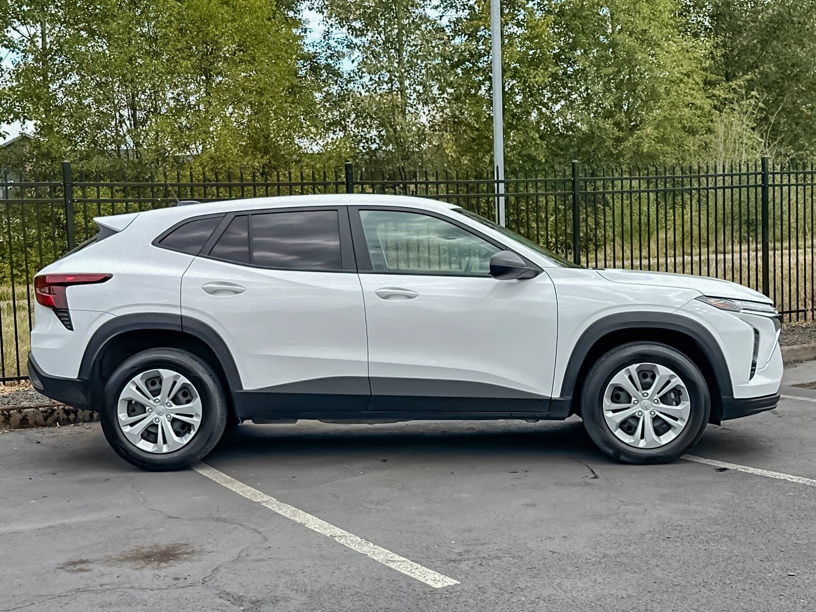 Used 2025 Chevrolet Trax LS FWD image 2