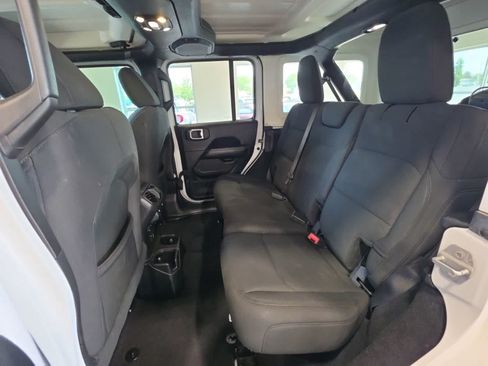 Used 2019 Jeep Wrangler Unlimited Sahara AWD/4WD image 32