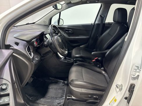 Used 2017 Chevrolet Trax LT w/ LT Convenience Package FWD image 20