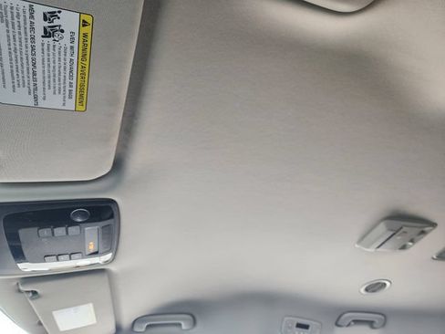 Used 2022 Kia Carnival EX FWD image 25