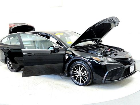 Used 2023 Toyota Camry SE image 12