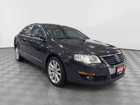 Used 2010 Volkswagen Passat Komfort FWD image 1